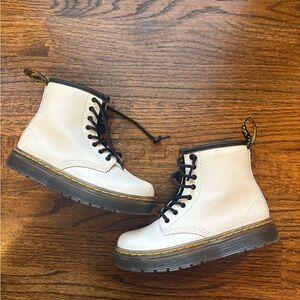 Kids  Dr. marten White Lace-Up combat boots size 10 excellent condition!!
